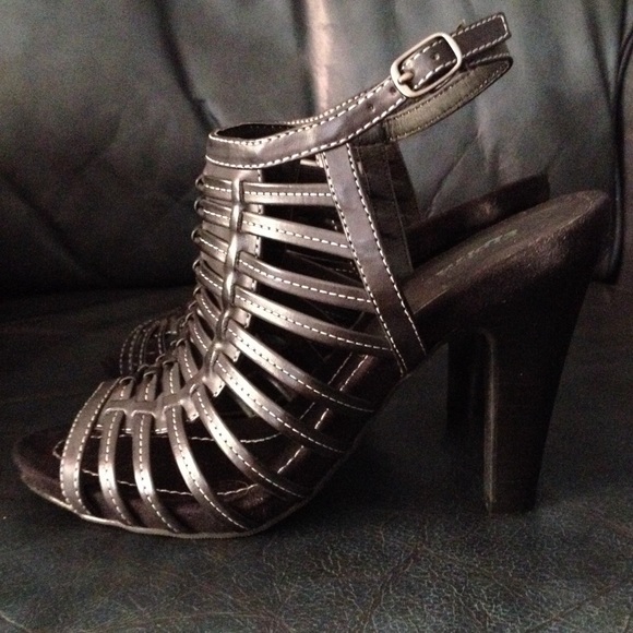 Pumps - Picture 2 of 3