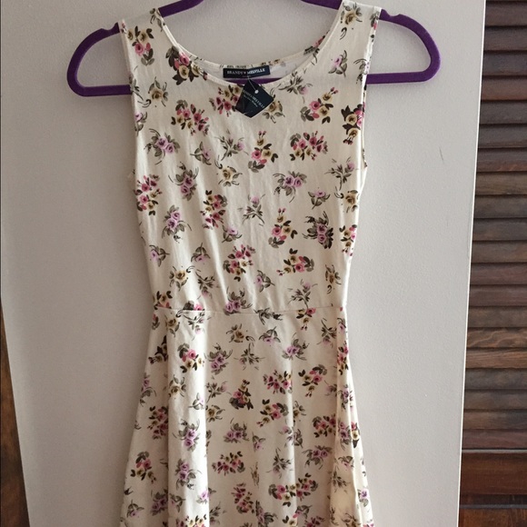 Rare NWT Brandy Melville floral yuria dress - Picture 1 of 3