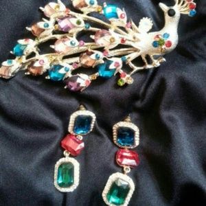 Fancy Peacock Hairclip With Crystal Earrings