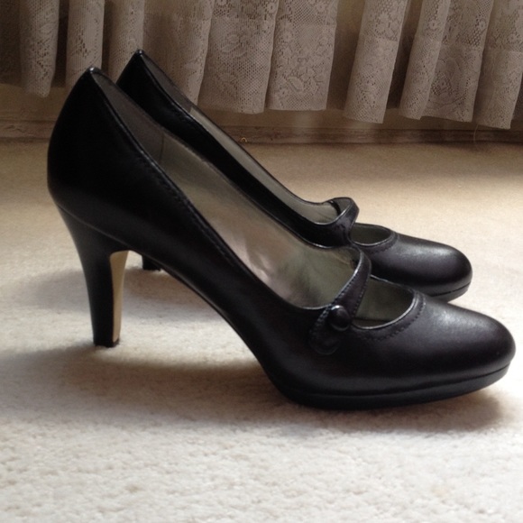 Pumps - Picture 2 of 3