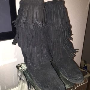 Minnetonka fringe boots.. Barely worn!