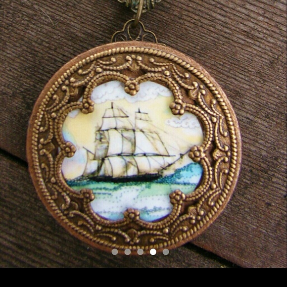 Lace and Cameo Necklace with Opals And Sapphires - Picture 2 of 4