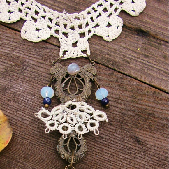 Lace and Cameo Necklace with Opals And Sapphires - Picture 3 of 4
