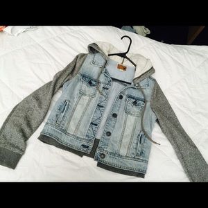 jean jacket with polyester/wool sleeves