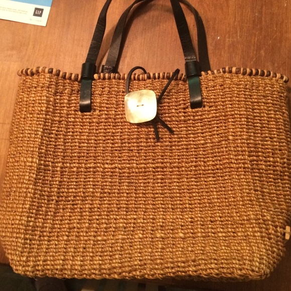 nine west Handbags - SALE! ❤️💝❤️Nine West straw bag