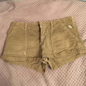 Cute and comfy green shorts!