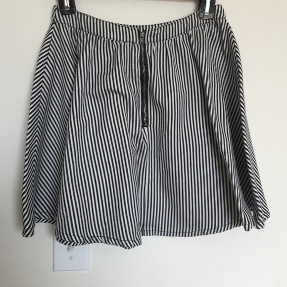 Forever 21 circle skirt - Picture 2 of 4