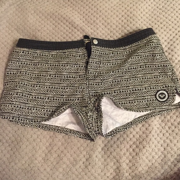 Super cute roxy board shorts