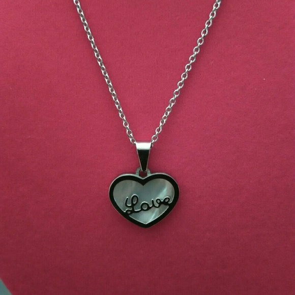 Heart pendant necklace