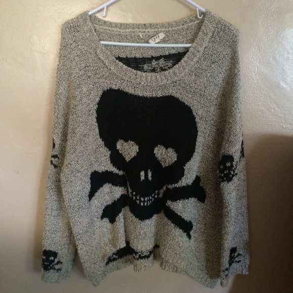 SKULL SWEATER.