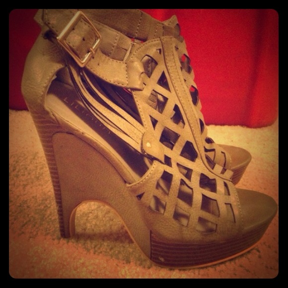 🎀 Lilian's Wedge Heels 🎀