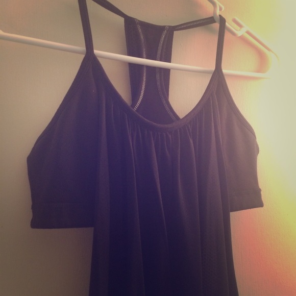 lululemon athletica No Limits Tank. Black. Size 6.