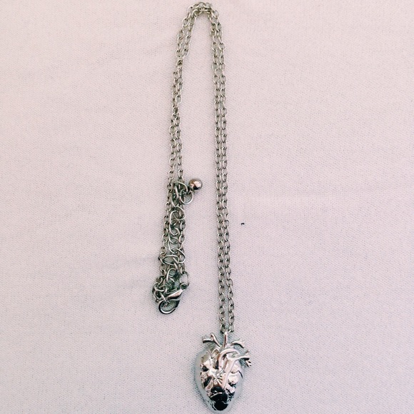 h e a r t  n e c k l a c e