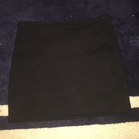 a black Aeropostale pencil skirt