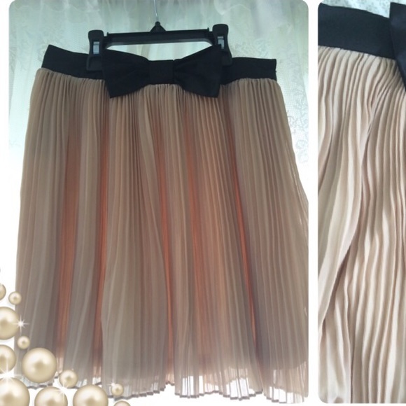 A cute nude pink bow skirt