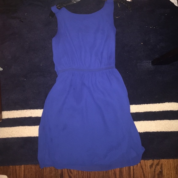 A royal blue dress - Picture 1 of 2