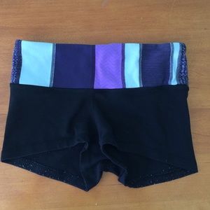 Black lululemon boogie shorts size 4