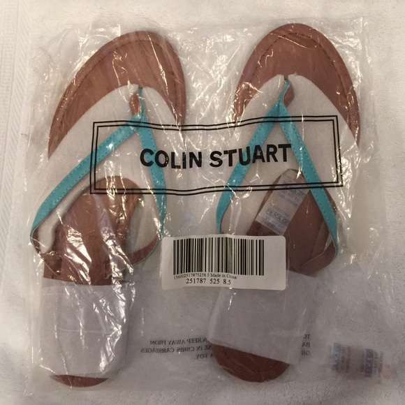 New With Tags Victoria Secret Turquoise flipflops.