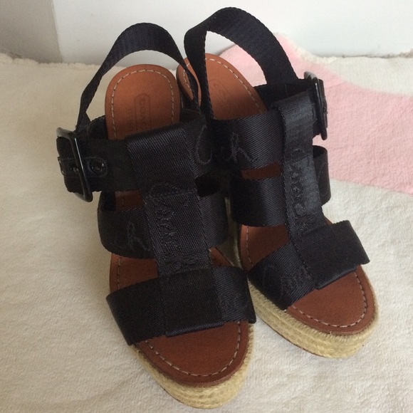 Auth Coach heel