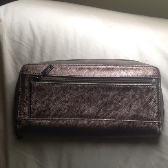 Guess Wallet - Picture 2 of 4