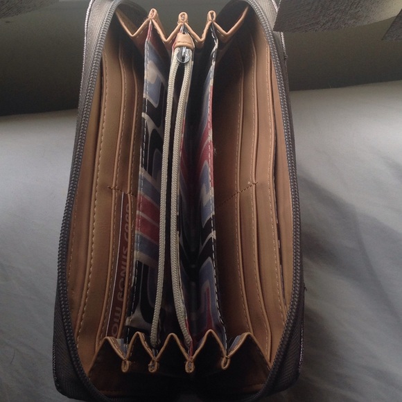 Guess Wallet - Picture 4 of 4