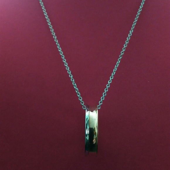 Ring pendant necklace