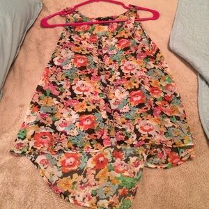 Flower tank top, longer in the back