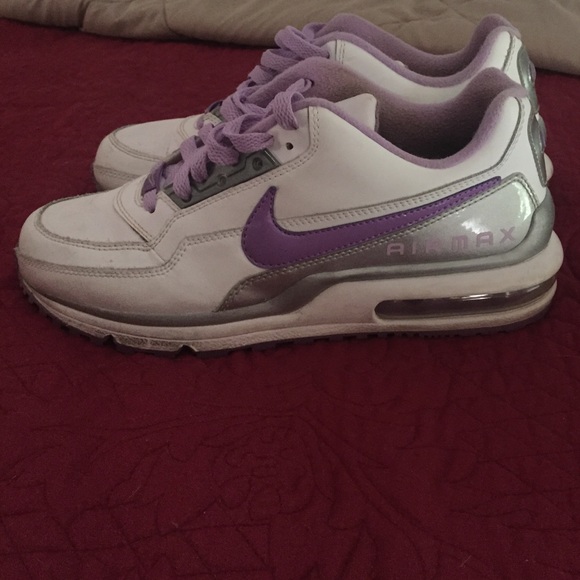 Size 7 Nike airmax