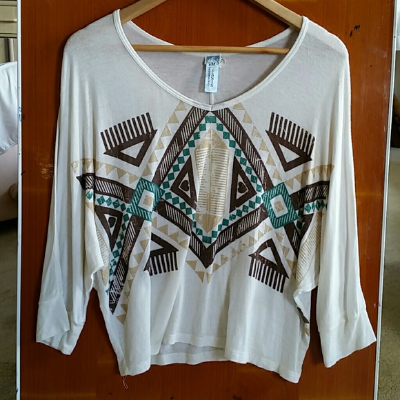 Tribal Flow Top