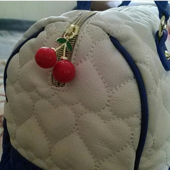 πHPπNWT Betsey Johnson quilted purse - Picture 2 of 4