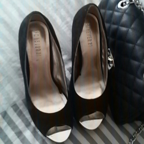 black high heels - Picture 2 of 4