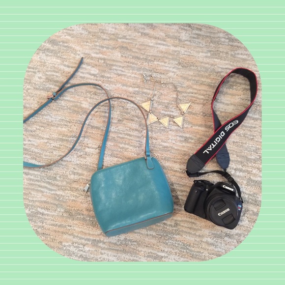 HOBO Handbags - 💠HOBO Cross-body💠