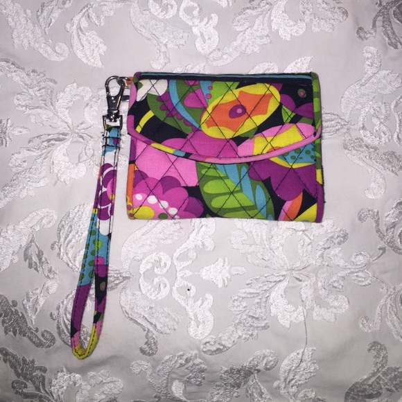 Vera bradley wallet compatible with iPhone 4