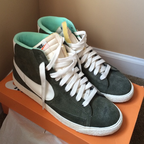 Nike Womens Blazer Hi top tennis shoes!