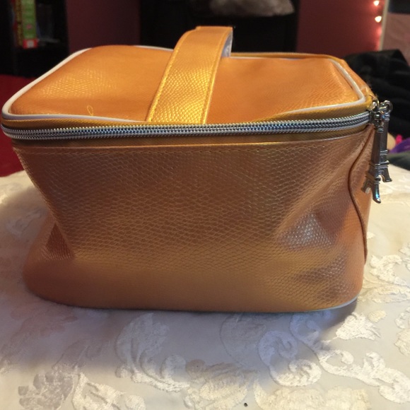 Makeup holder