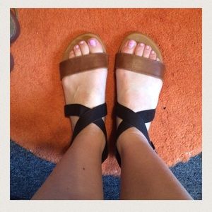 Black poppy sandals