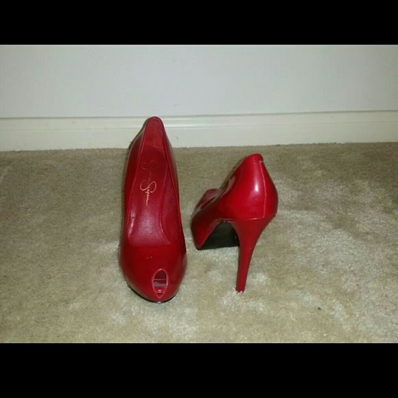 Red Open Roe Pumps - Picture 2 of 4