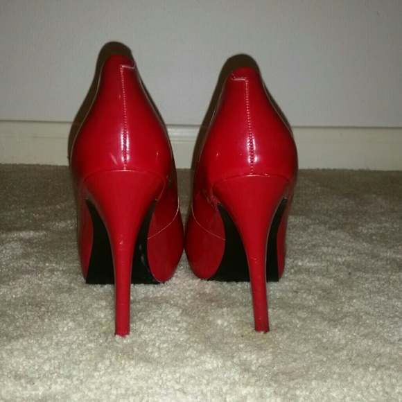 Red Open Roe Pumps - Picture 4 of 4