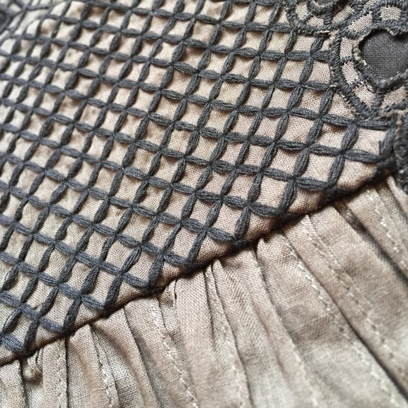 fashion top. - Picture 3 of 4