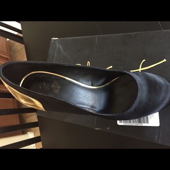 Colin Stuart Black and Gold Stilettos - Picture 4 of 4