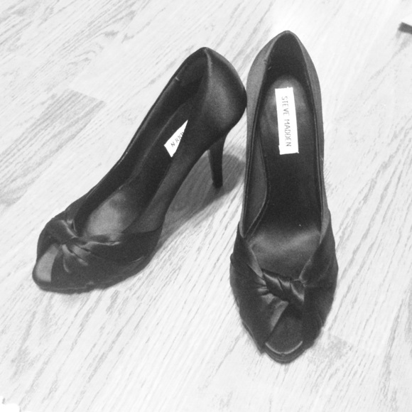Steve Madden silk heels hardly worn - Picture 1 of 4