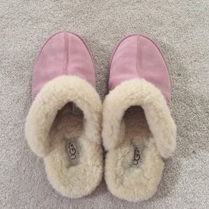 💯 Authentic UGG slippers 🎉