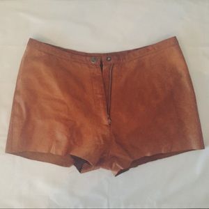 Vintage Frye leather shorts 🌸