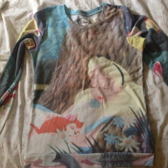 Alice in wonderland sweater⚪