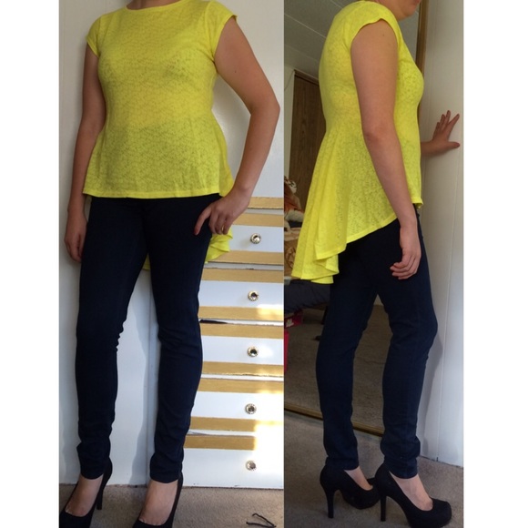🚫BUNDLED🚫Yellow Peplum Top - Picture 2 of 4