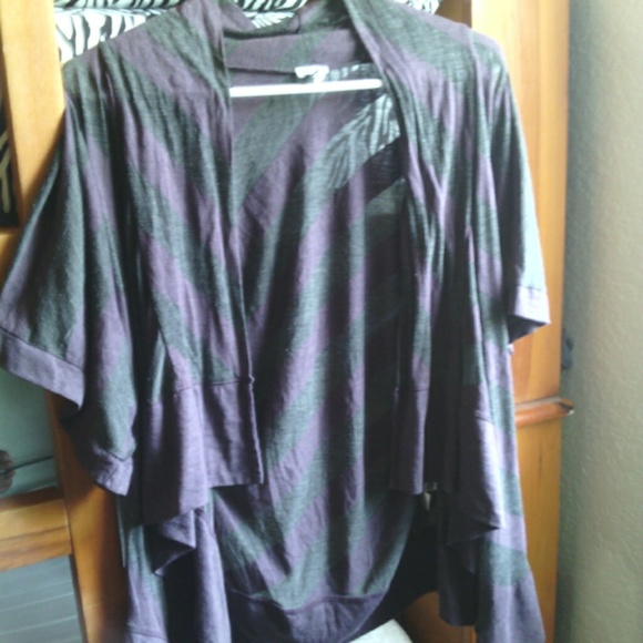 Tops - Picture 3 of 3