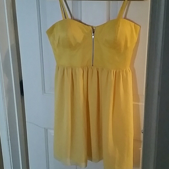 A one piece eye catcher  nice yellow evening dress - Picture 2 of 3