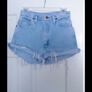 WRANGLER HIGH WAISTED SHORTS