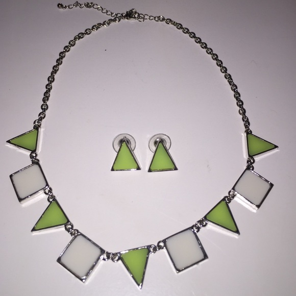 NWOT necklace and earring set