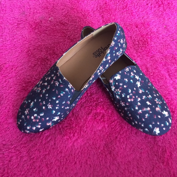 Shoes - Picture 2 of 3